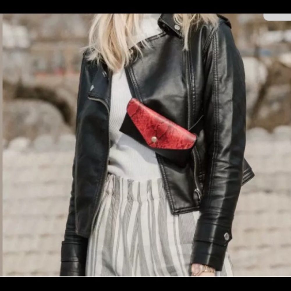 🔥RED&🖤BLACK Snake🐍Pattern WAIST/SHOULDER PURSE - Picture 3 of 10